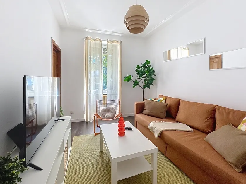 ”The Edinburgh” apartment near downtown - Image 1