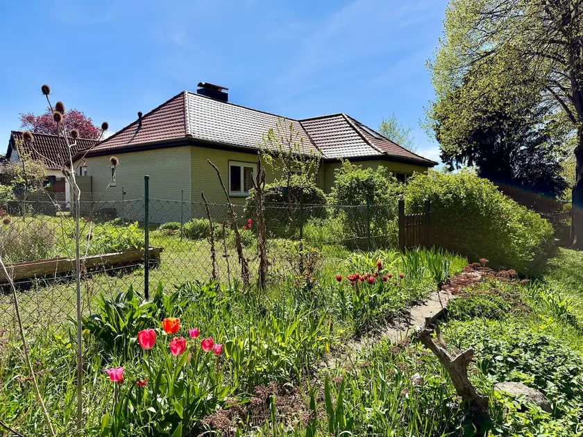 Vacation home right on the lake with garden & fireplace - Image 1