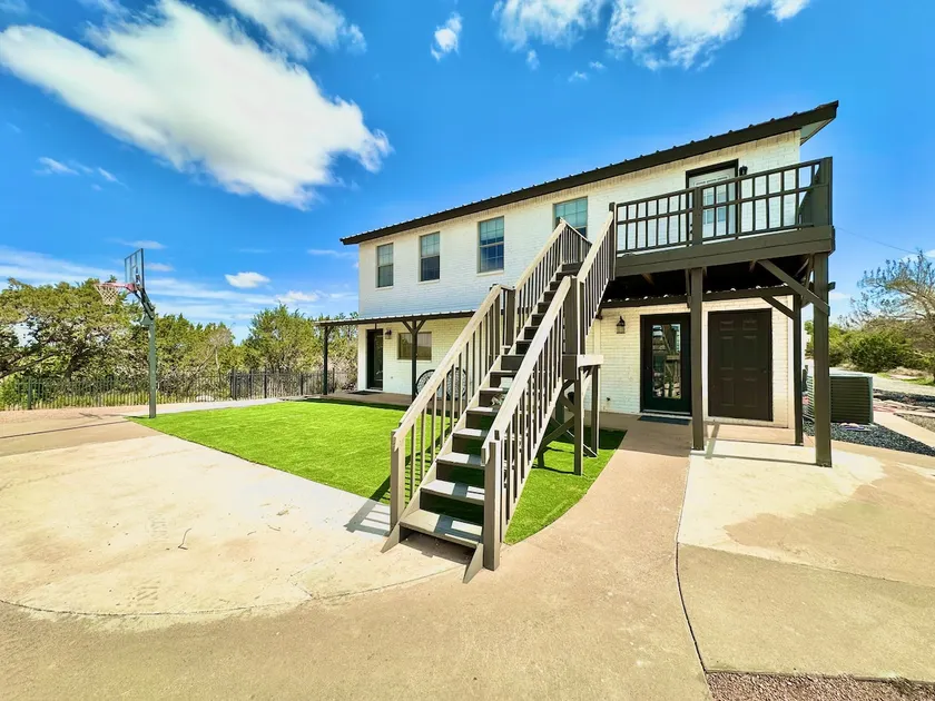 Country Oasis | Pool + Gym | Sleeps 12 Guests - Image 1