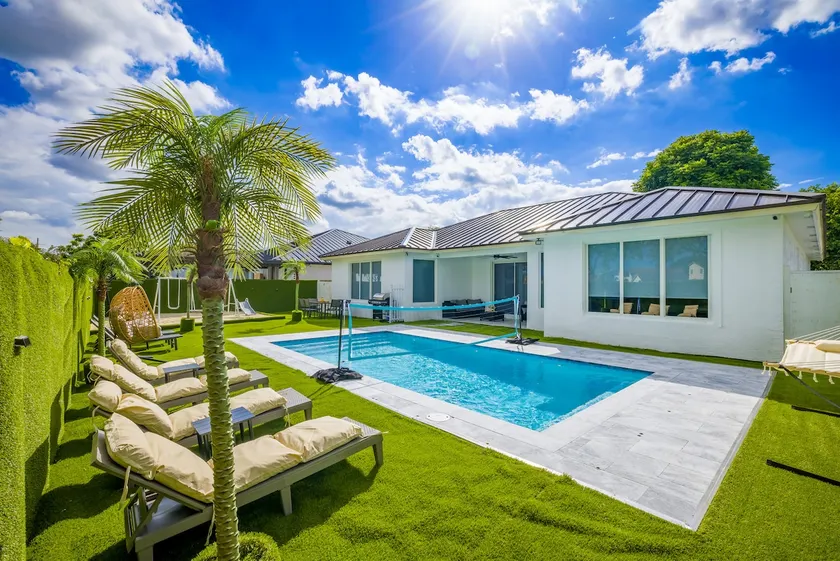 Luxury 5BR Villa |Heated Pool •Game Room •Wine Bar - Image 1