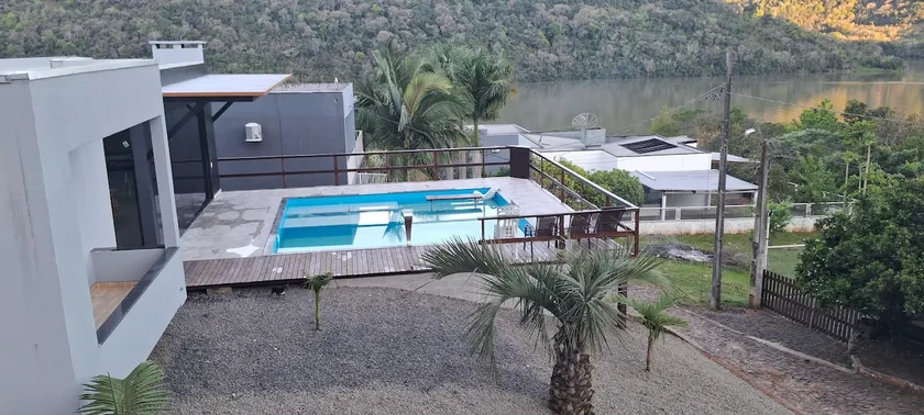 House c4 with pool access to the lake - Image 1