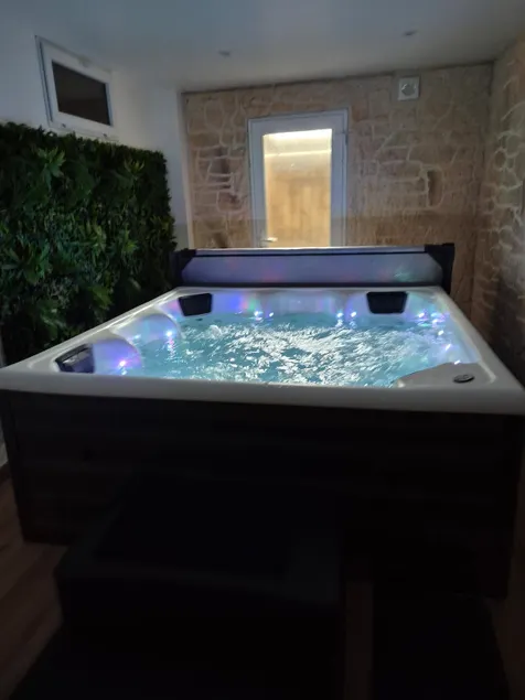 Enchanted jacuzzi & sauna break 1 or 2 people - Image 1
