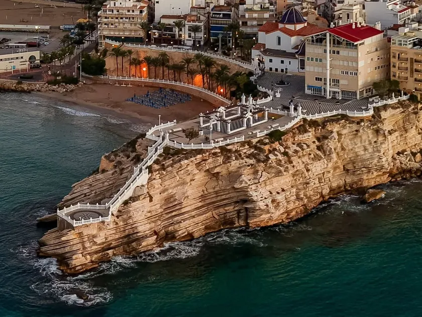 Downtown Benidorm, historic center and beach 150 m - Image 1