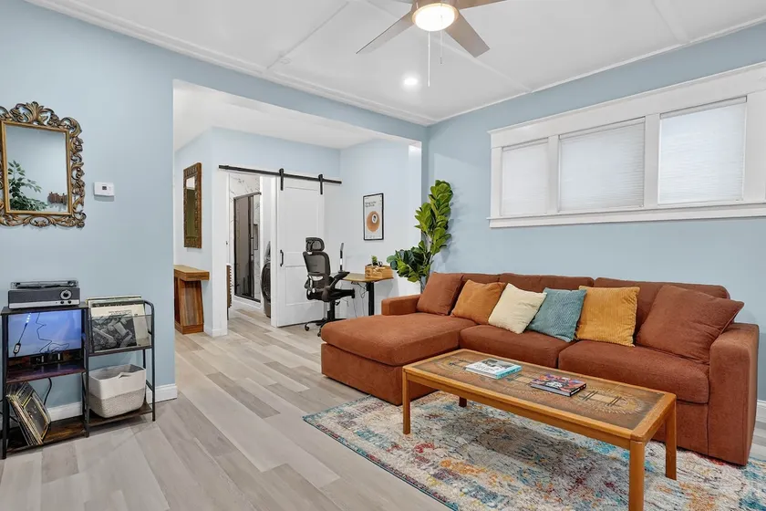 Stylish, creative district apt near downtown - Image 1
