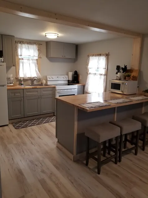 Newly remodeled, Sleeps 4, 10 miles from PSU - Image 1