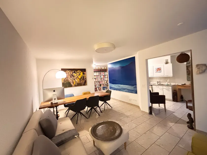 Flat in vibrant neighbourhood (free parking) - Image 1