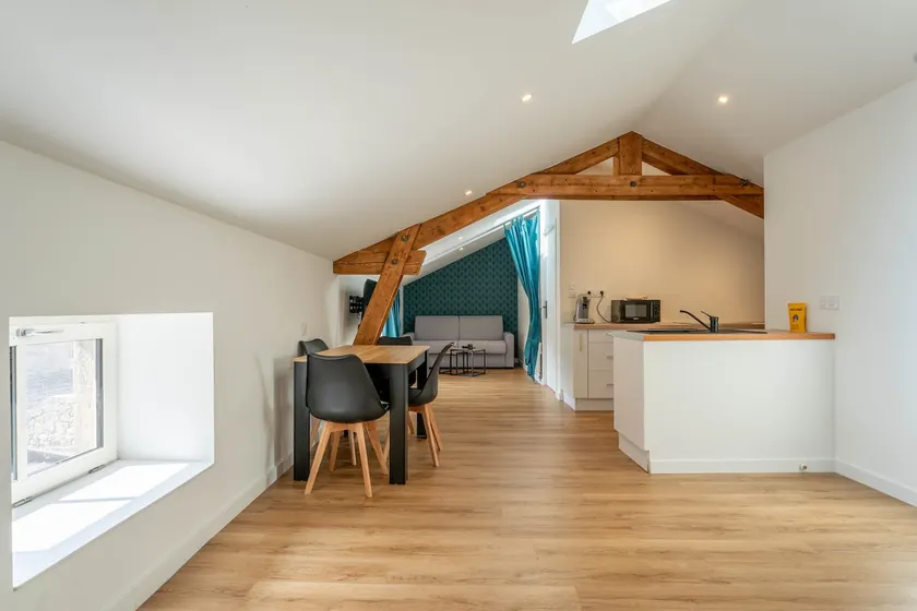 L'Emeraude – Renovated apartment, downtown Pélussin - Image 1