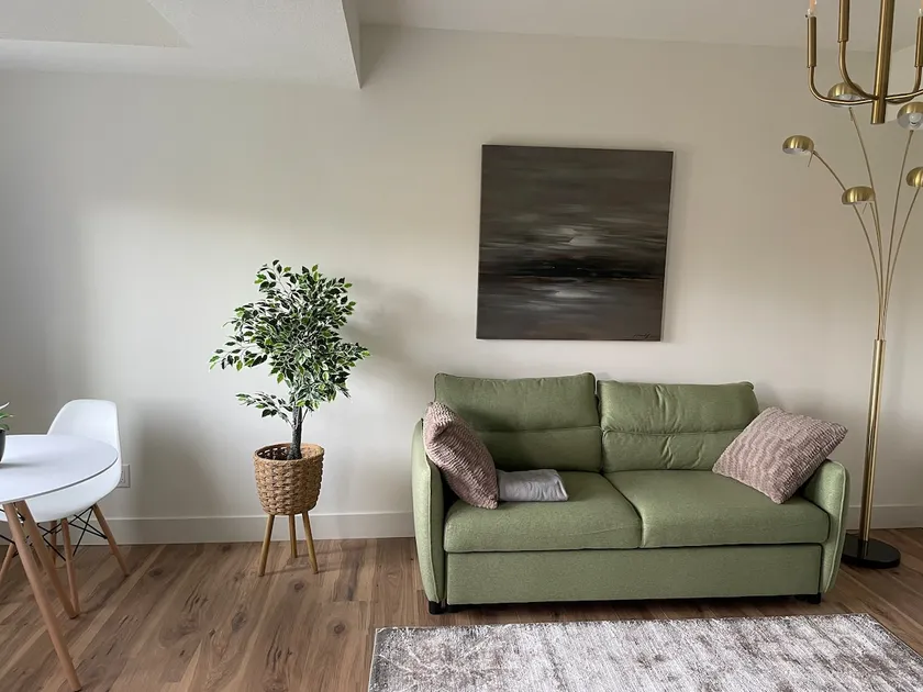 Home away from home in Fenwyck. Walkout basement. - Image 1