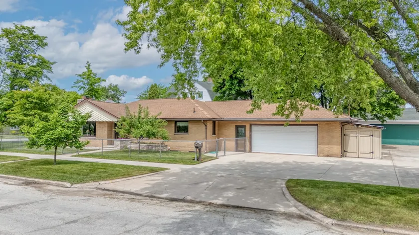 Home in Escanaba 3 bedroom 2 bath - Image 1