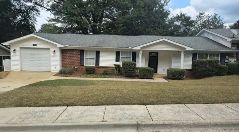 Comfy McClellan 2 Bedroom 2 Bath with Garage - Image 1