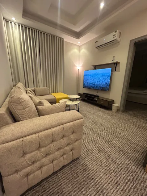 New hotel apartment, smart entry, near the Corniche - Image 1