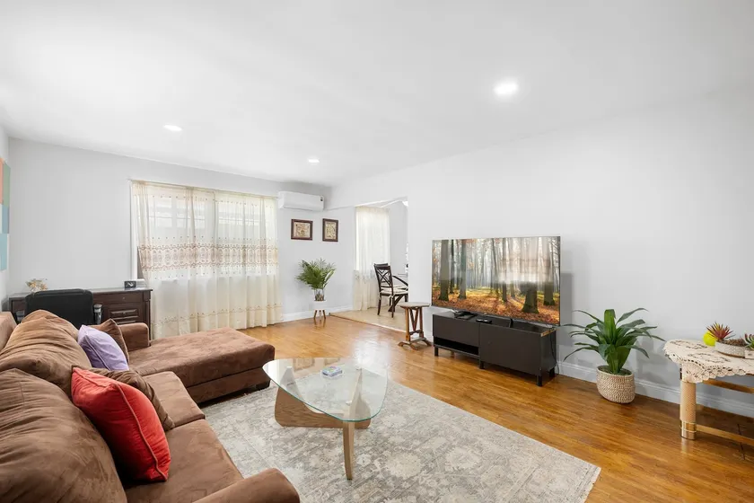 Spacious Burbank 2-bdrm house close to everything - Image 1