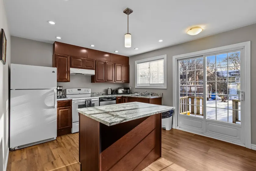 Spacious 3BR WiFi WD Parking - Image 1