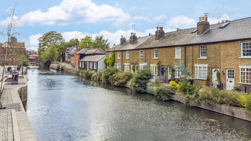Riverside Cottage Retreat Hertford Town Sleeps 6 - Image 1