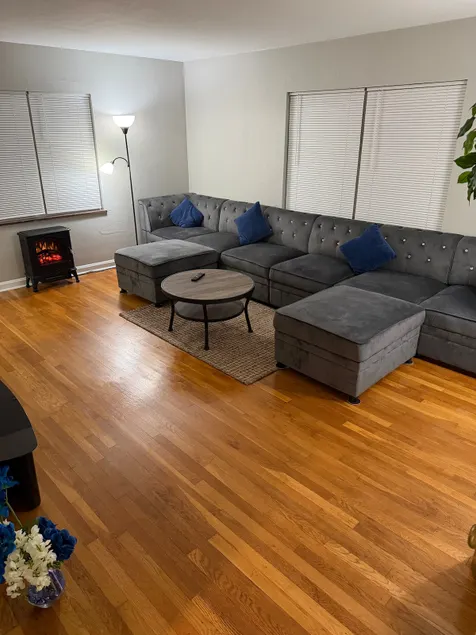 Good Neighbors, King Size bed, nice big sectional - Image 1