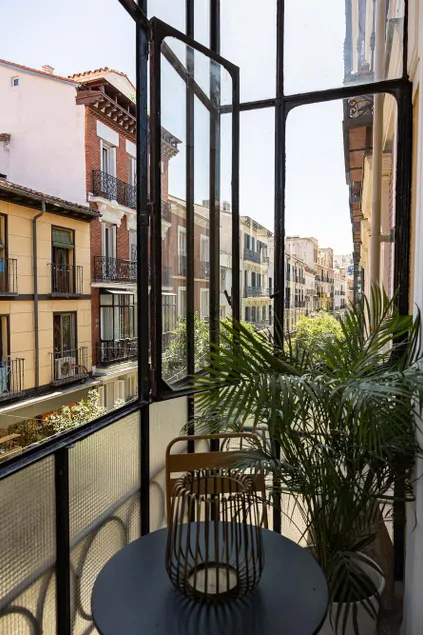 7 Matices in downtown Madrid - Matiz Amarillo 3 - Image 1