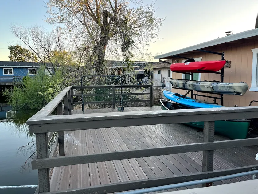 Angler's Paradise - Waterfront Home in Clearlake - Image 1