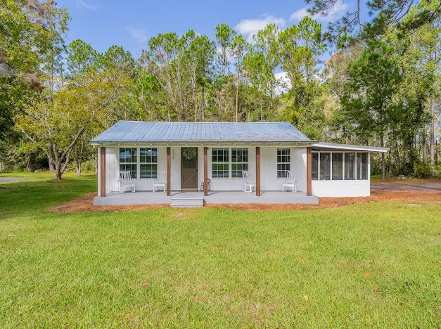 The Little White House - Image 1