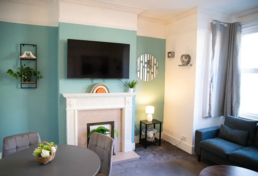 Channel View, 4 bedrooms,4 beds, FREEparking beach - Image 1