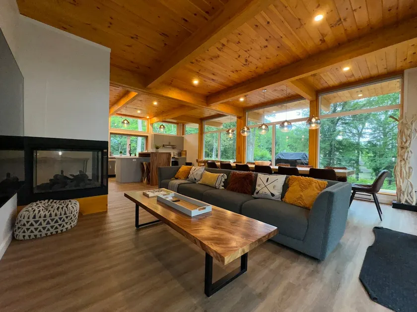 Luxurious lakeside chalet - Image 1