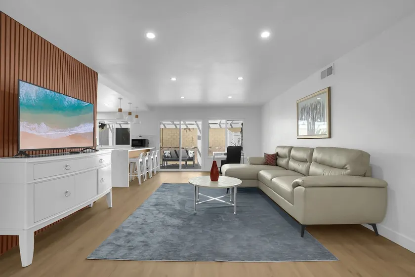 Modern Comfort in the Heart of Ontario - Image 1