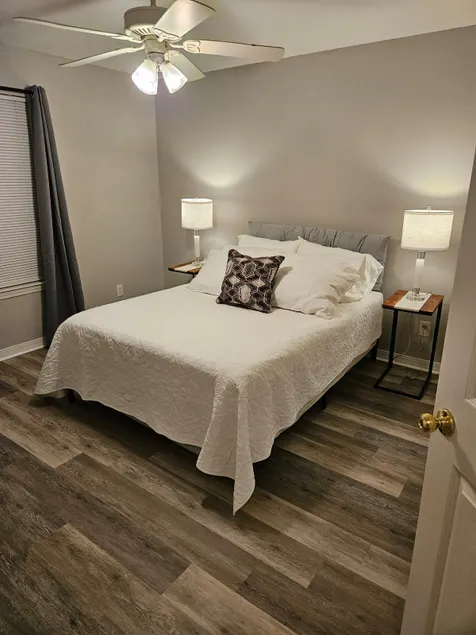 Maroon Magnolia - Close to campus sleeps 6 - Image 1