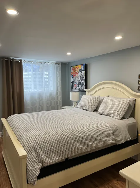 Cozy unit near airport with free parking in Ottawa - Image 1