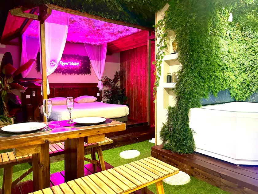 LoveRoom Bali - Jacuzzi Sauna - Image 1