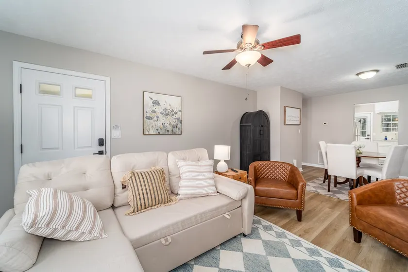 Cozy Southern with a touch of modern Charm. - Image 1