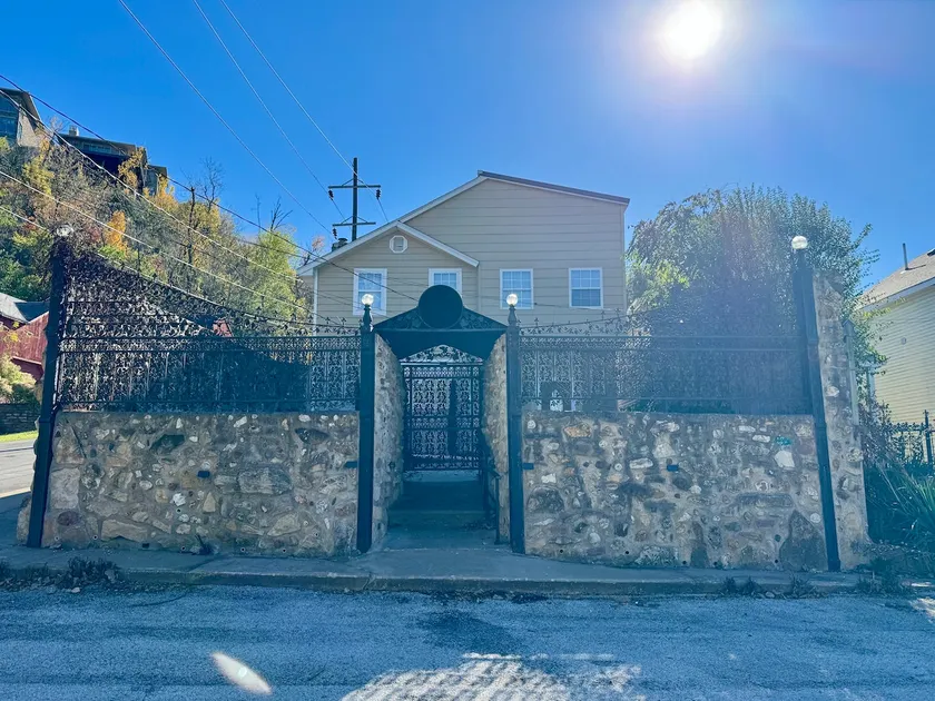 Cole's Casa - Image 1