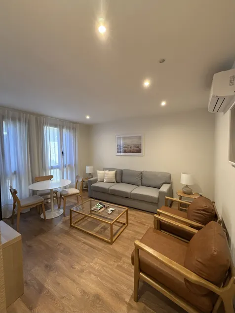 Apartamentos de Angel 1, Suite with bathroom and sofa... - Image 1