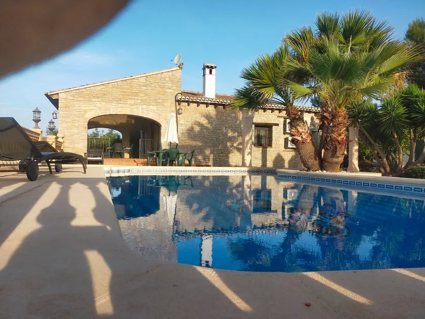Beautiful private villa with pools and views - Image 1