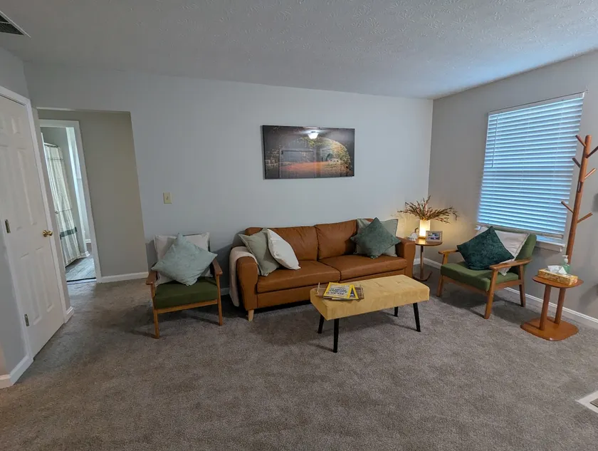 Main Stays West - Image 1