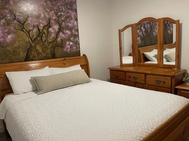Modern, Spacious 1-Bdrm Apt: near Airport & Ferry - Image 1