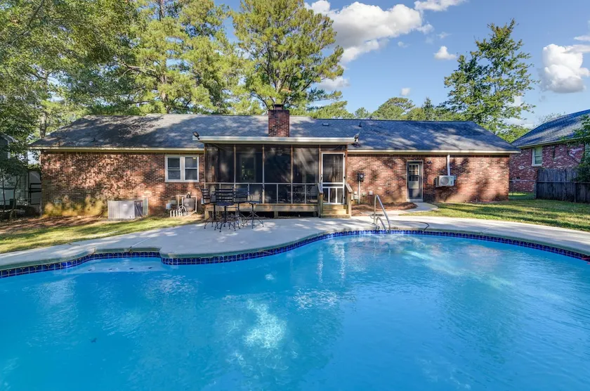Family Cove 4BR Pool and Billiards - Image 1