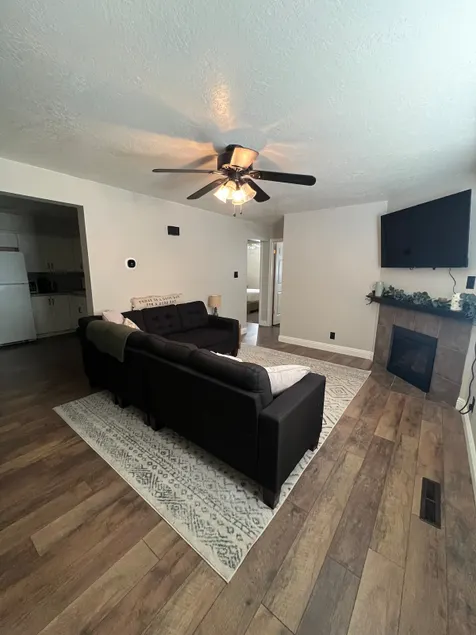 Convenient & Cozy Condo on 400 - Image 1