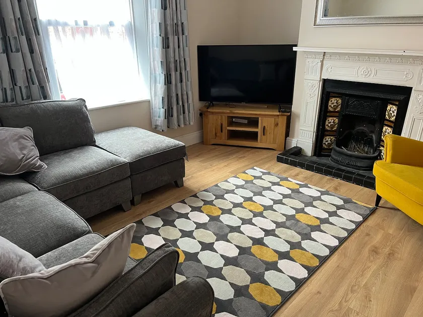 Charming 3 bed house, 15 mins walk to City Centre - Image 1