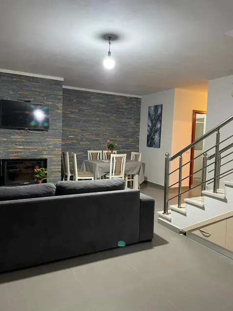Villa Doku - Image 1