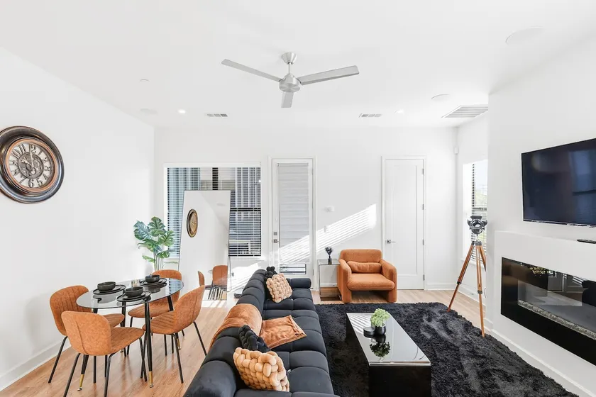 3-StoryTownhome|PrivateParking| 2-Balcony|Gameroom - Image 1