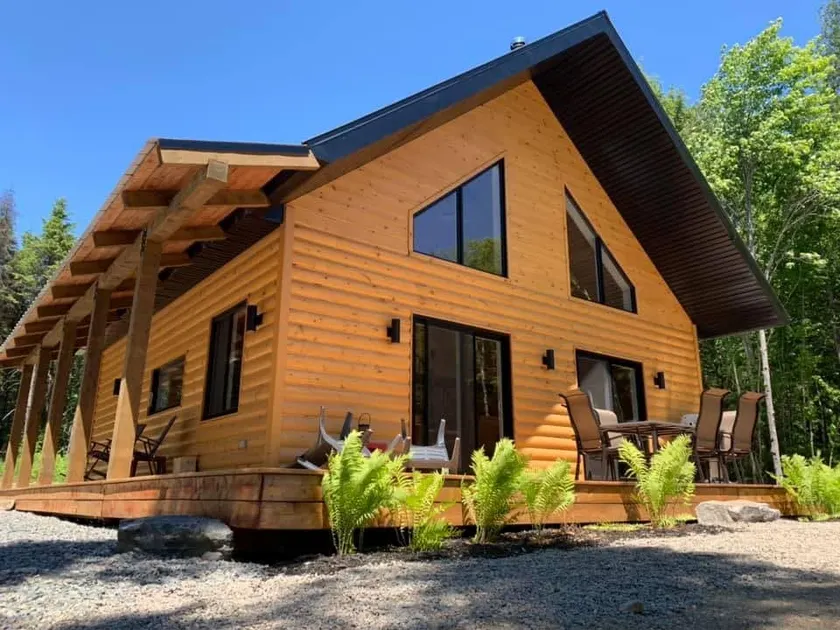 Le Boisé – Cozy chalet by the river - Image 1