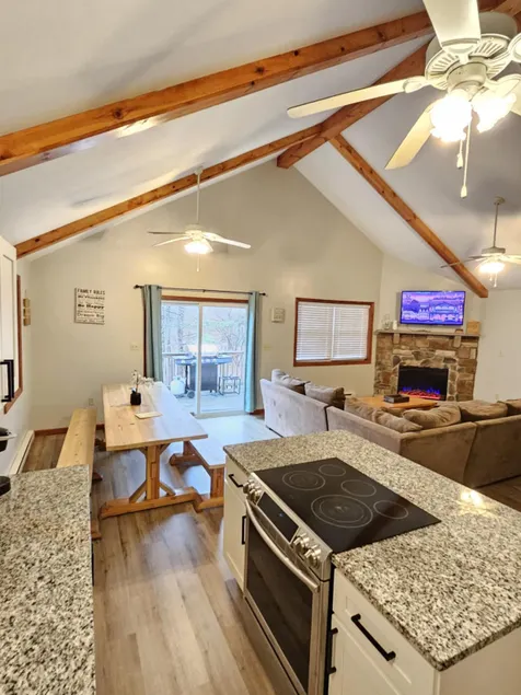 Poconos! Hot Tub, 4BR Loft, Near Attractions - Image 1