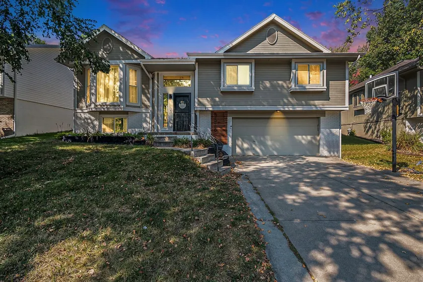 Central Omaha Lux - Close to everything w/King bed - Image 1