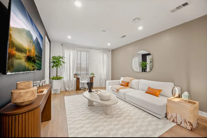Royal stay at Irvine/jamboree/spectrum/airport - Image 1