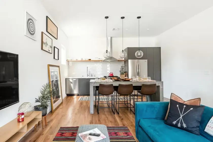 Bikes Included - Spacious 2 Bed Modern Retreat - Image 1