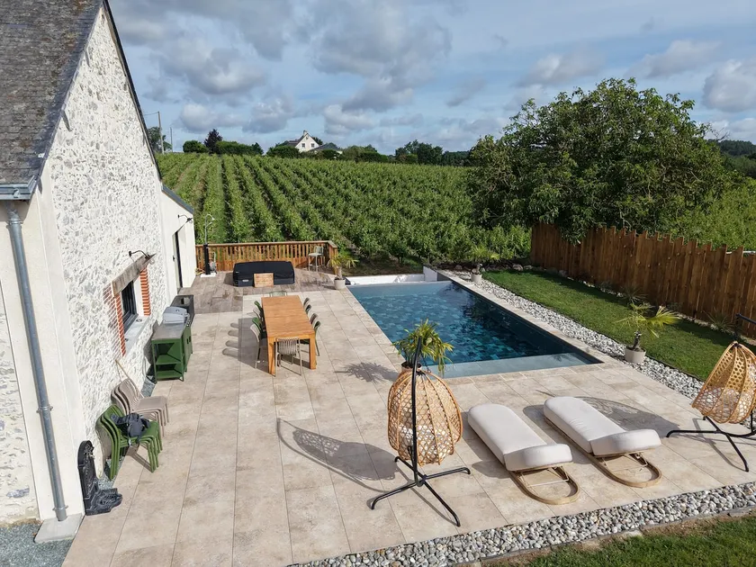 Large premium group cottage in the heart of the hillsides - Image 1