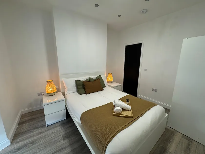 1 Bed Flat | Balcony | Ideal for Long Stays - Image 1