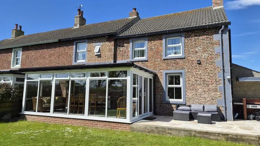 EASTCOTE FARM - Spacious 5-Bed Home with Views, Garden & Playroom - Image 1