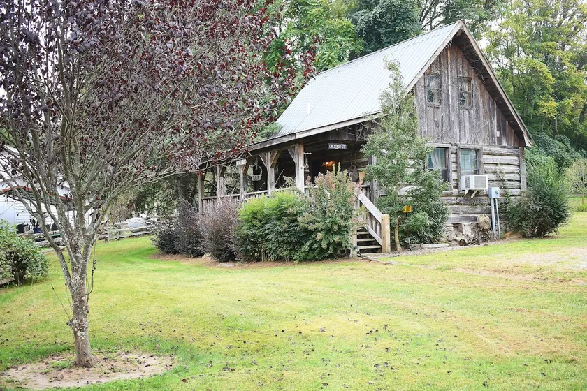 Chestnut Log Cabin– Cozy & Historic - Image 1