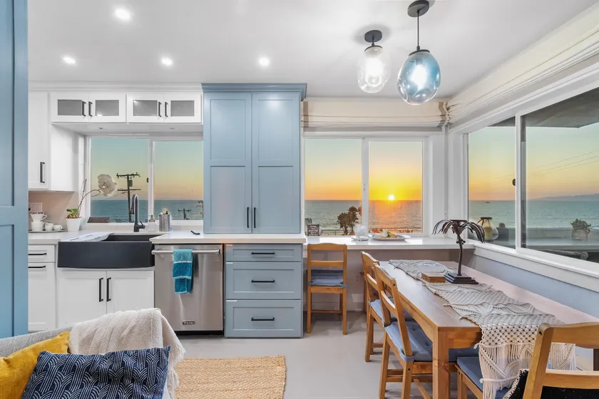 Luxe 4B/4B Oasis | Ocean Views | Rooftop & Garage - Image 1