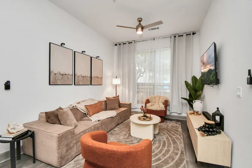 River Oaks Gem - Minutes from Downtown & Galleria - Image 1